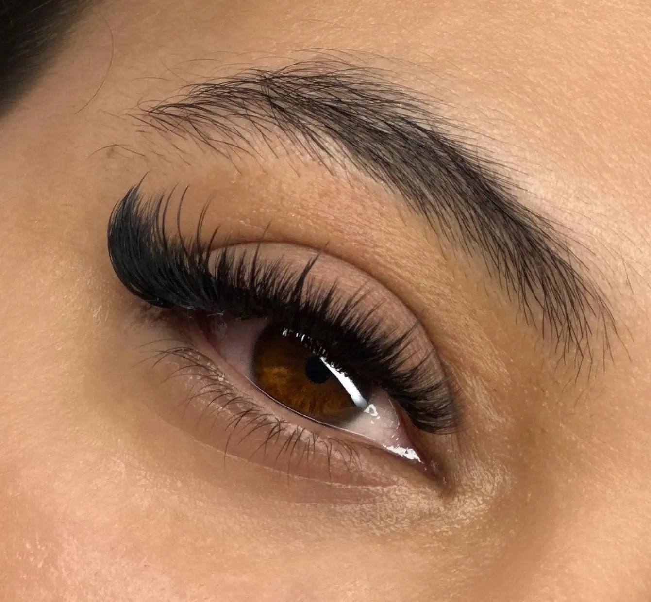 Extensii gene stil Cat Eye Kim Kardashian Bacău Gabriela Petronela
