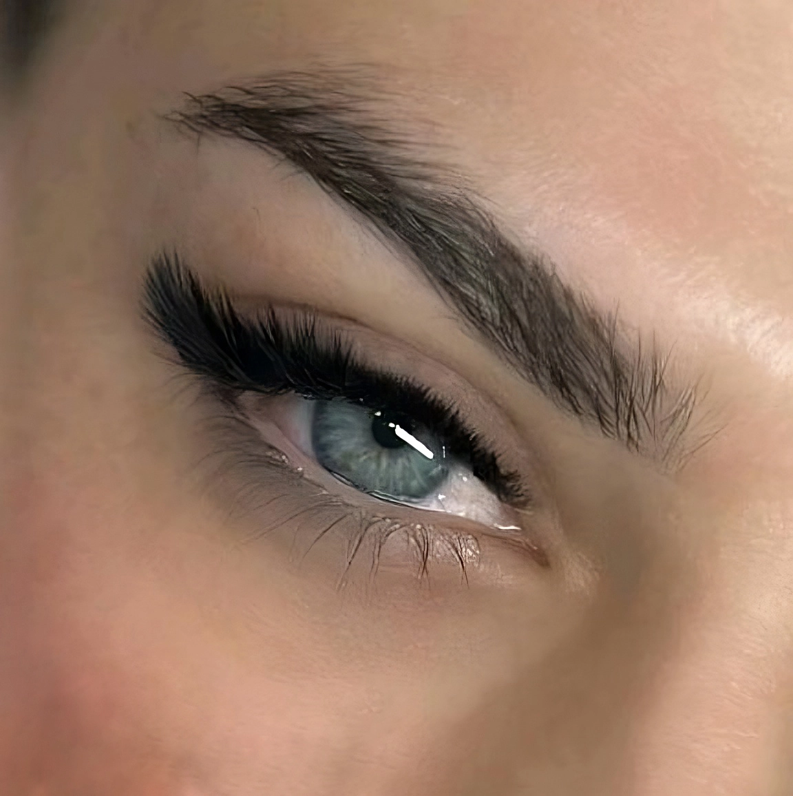 Eye Liner efect salon Gabriela Petronela Bacău