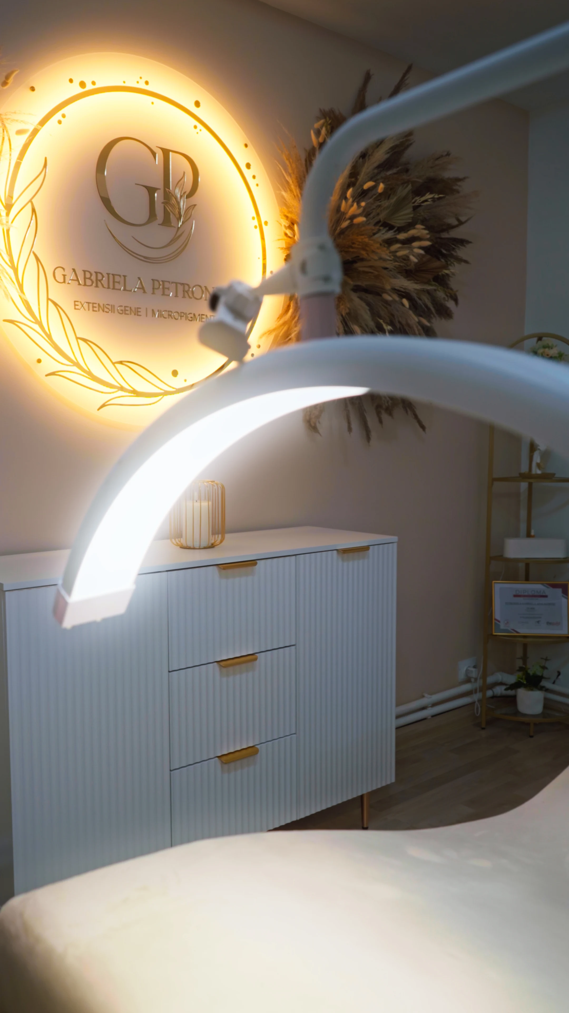 Detaliu salon extensii gene și micropigmentare Gabriela Petronela Bacău