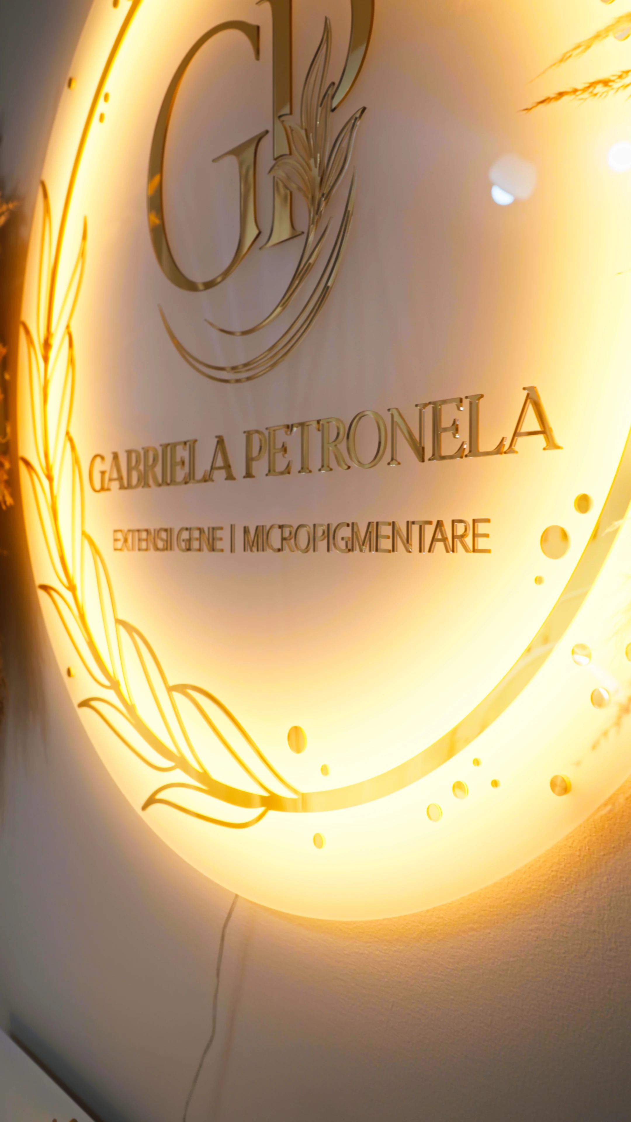 Salon extensii gene și micropigmentare Gabriela Petronela Bacău - zona recepție